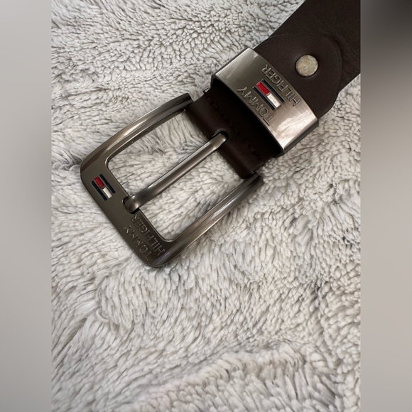 TOMMY HILFIGER men’s brown leather belt - Picture 9 of 9